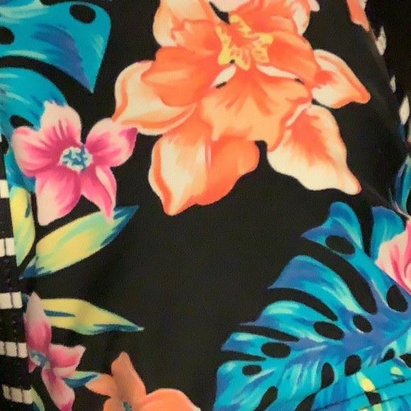 RINGO bikini top black white with beautiful colored flowers on it size medium - Picture 10 of 11